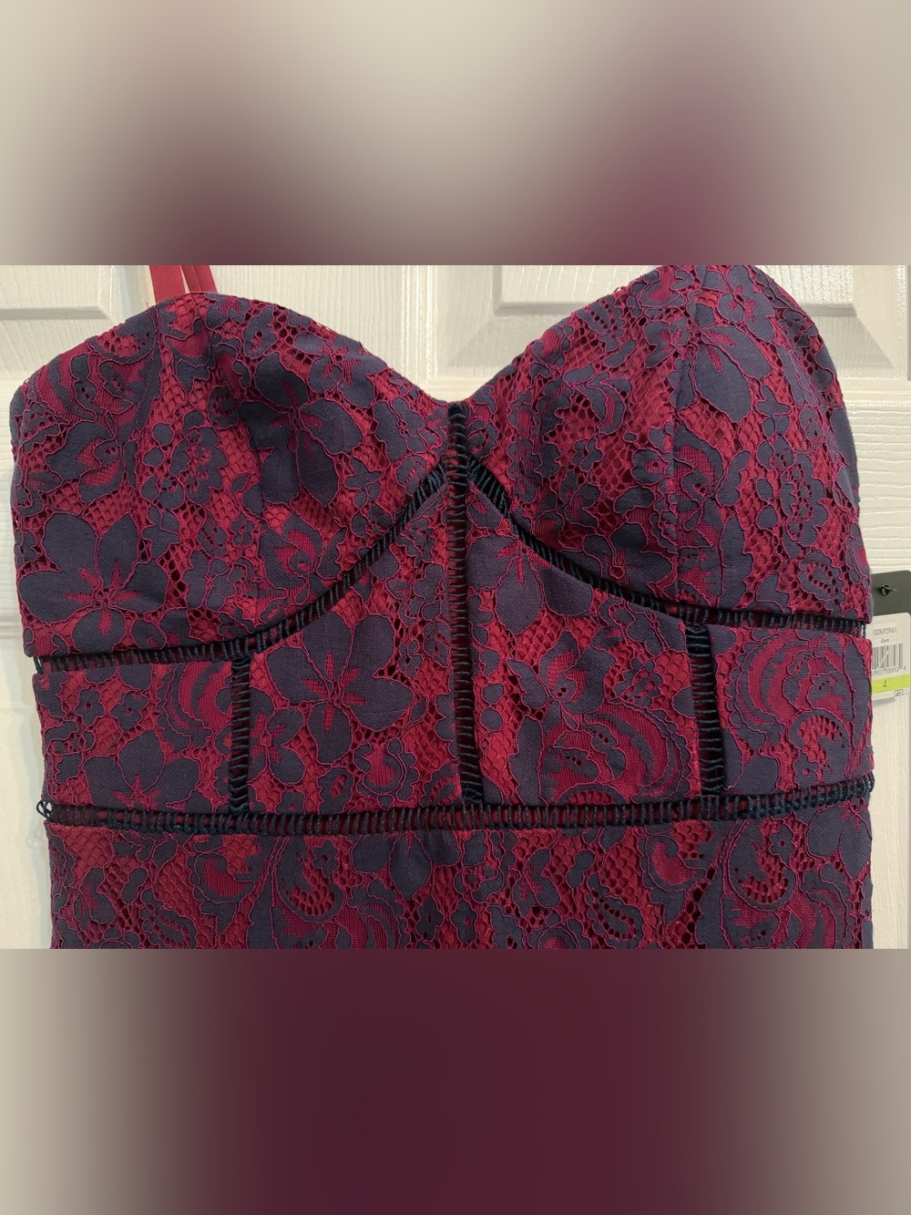 Guess Lace Bodycon Dress in Burgundy S - Picture 4 of 8